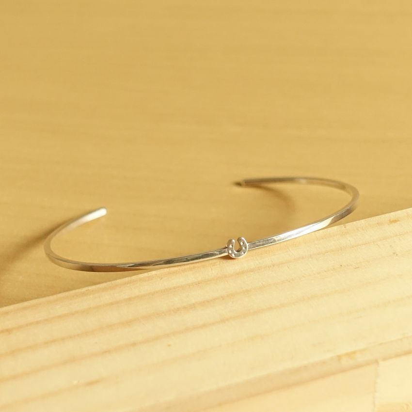 馬蹄のバングル